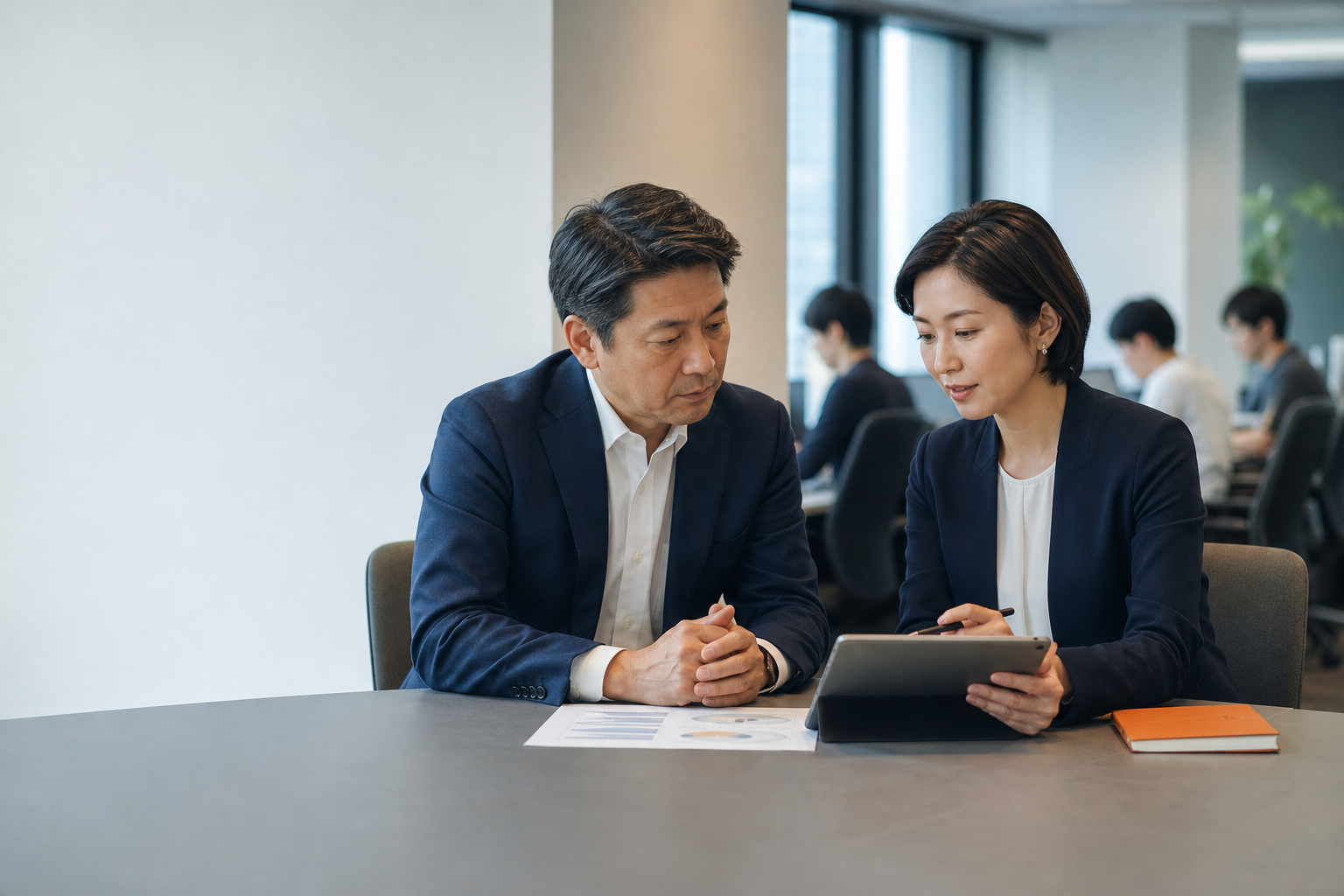 SES企業の承継方針を相談する経営者とM&Aアドバイザー