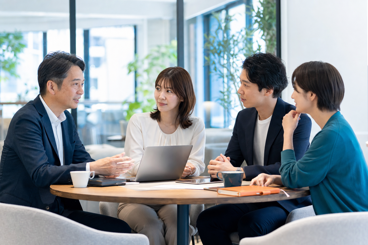 SES企業の承継条件について話し合う経営者とエンジニアチーム